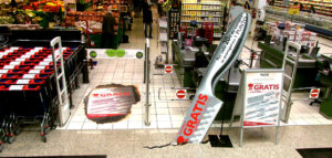 Montaje promocional en centro comercial de Santander para cuchillos Quttin. Suelo