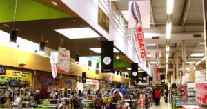 Montaje promocional en centro comercial de Santander para cuchillos Quttin. Techo