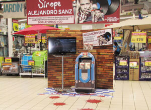 Montaje promocional en centro comercial de Santander del disco Sirope de Alejandro Sanz